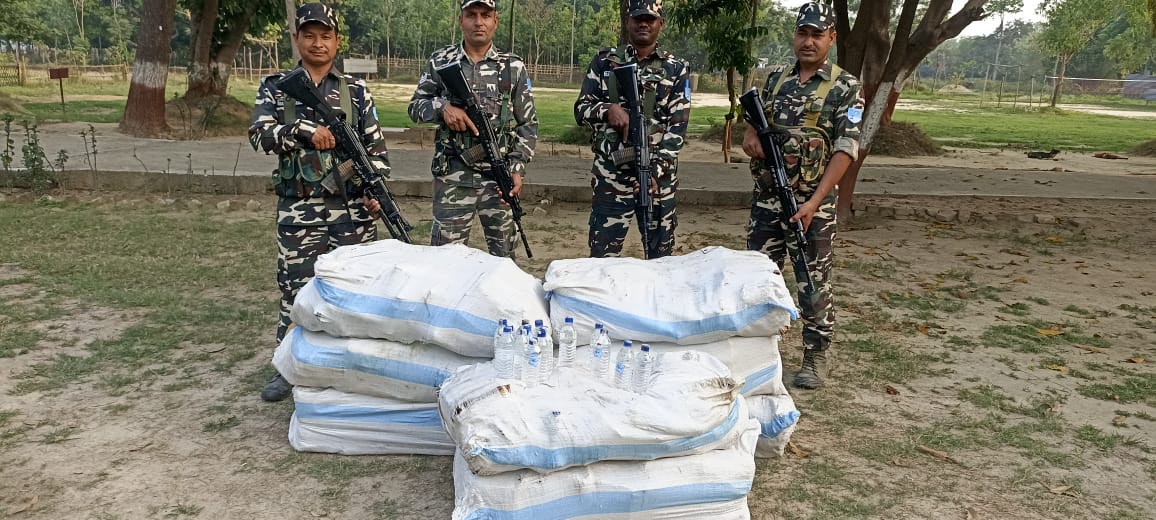 IMG 20250421 WA0010 सीमा पर दो अलग-अलग कार्यवाही में नेपाली शराब एवं चाइनीज सेब जब्त