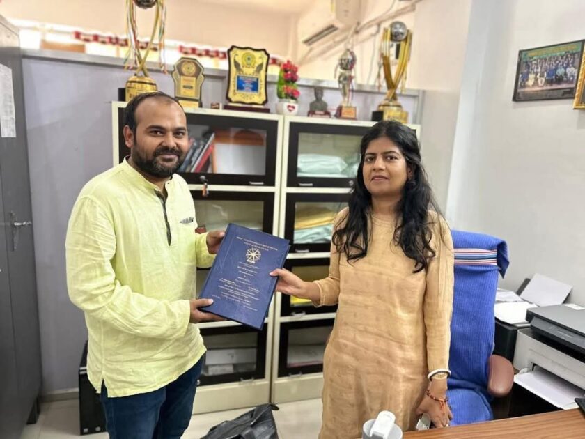 IMG 20250503 WA0000 जयनगर के रोहित गुप्ता को मिली पीएचडी की उपाधि, कॉरपोरट जॉब छोड़कर शिक्षा के क्षेत्र में हुए थे सक्रिय