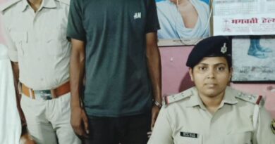 IMG 20250528 WA0001 पुलिस ने त्वरित कार्रवाई करते हुए थाना क्षेत्र के कलरीपट्टी-सिहुला रोड से एक युवक को देशी कट्टा के साथ गिरफ्तार