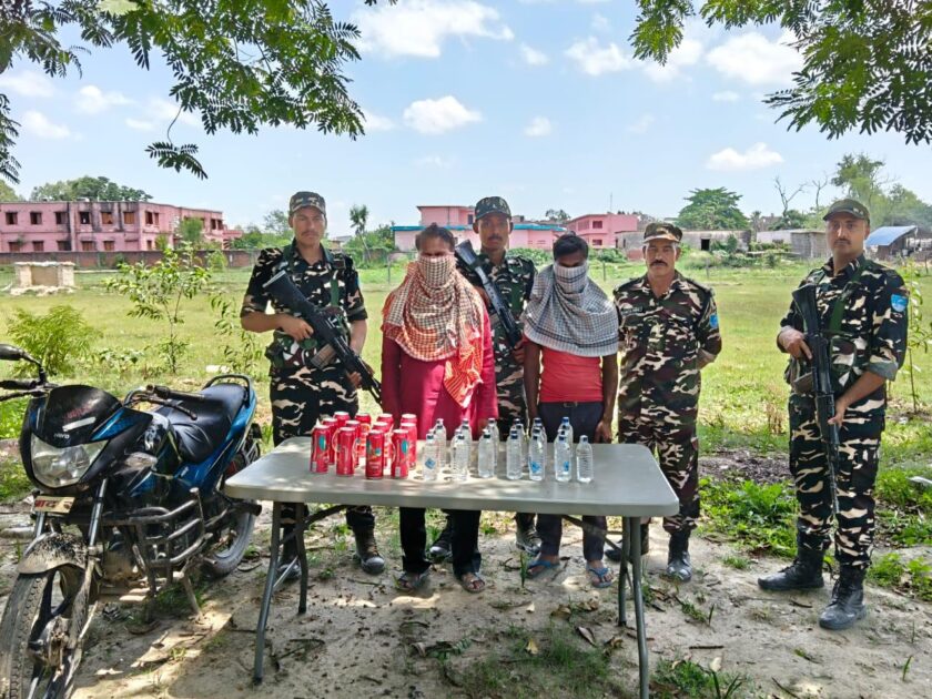 IMG 20250528 WA0003 SSB ने जवानों द्वारा नेपाली शराब के साथ दो तस्कर गिरफ्तार ।।2. भारी मात्रा में नेपाली शराब जब्त एक तस्कर गिरफ्तार