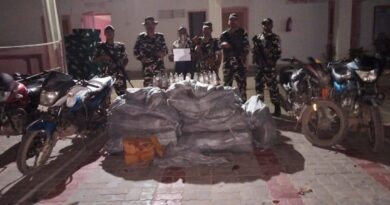 SSB ने जवानों द्वारा नेपाली शराब के साथ दो तस्कर गिरफ्तार ।।2. भारी मात्रा में नेपाली शराब जब्त एक तस्कर गिरफ्तार