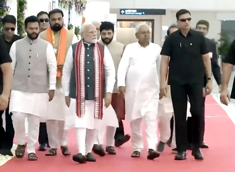 IMG 20250529 WA0021 जयप्रकाश नारायण अंतर्राष्ट्रीय हवाई अड्डा, पटना के नये टर्मिनल भवन के उद्घाटन तथा बिहटा हवाई अड्डा के नये सिविल एनक्लेव के शिलान्यास कार्यक्रम में प्रधानमंत्री के साथ शामिल राज्यपाल एवं मुख्यमंत्री