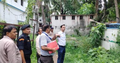 IMG 20250605 WA0020 D M आनंद शर्मा ने समाहरणालय स्थित सभी शाखाओं का किया आचौक निरीक्षण कर्मियों की उपस्थिति, कार्यालय की साफ सफाई, पंजीयों का रख रखाव, कार्यालयों में पेयजल,शौचालय आदि की व्यवस्था का लिया जायजा