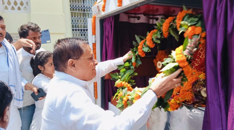 IMG 20250607 WA0015 सभापति अवधेश नारायण सिंह ने विधान परिषद् के पूर्व सदस्य सी.पी. सिन्हा के पार्थिव शरीर पर माल्यार्पण कर श्रद्धांजलि अर्पित की
