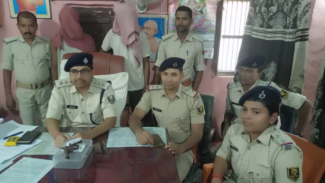 IMG 20250613 WA0003 देशी कट्टा के साथ दो गिरफ्तार, अपराध की साजिश रचने की आशंका