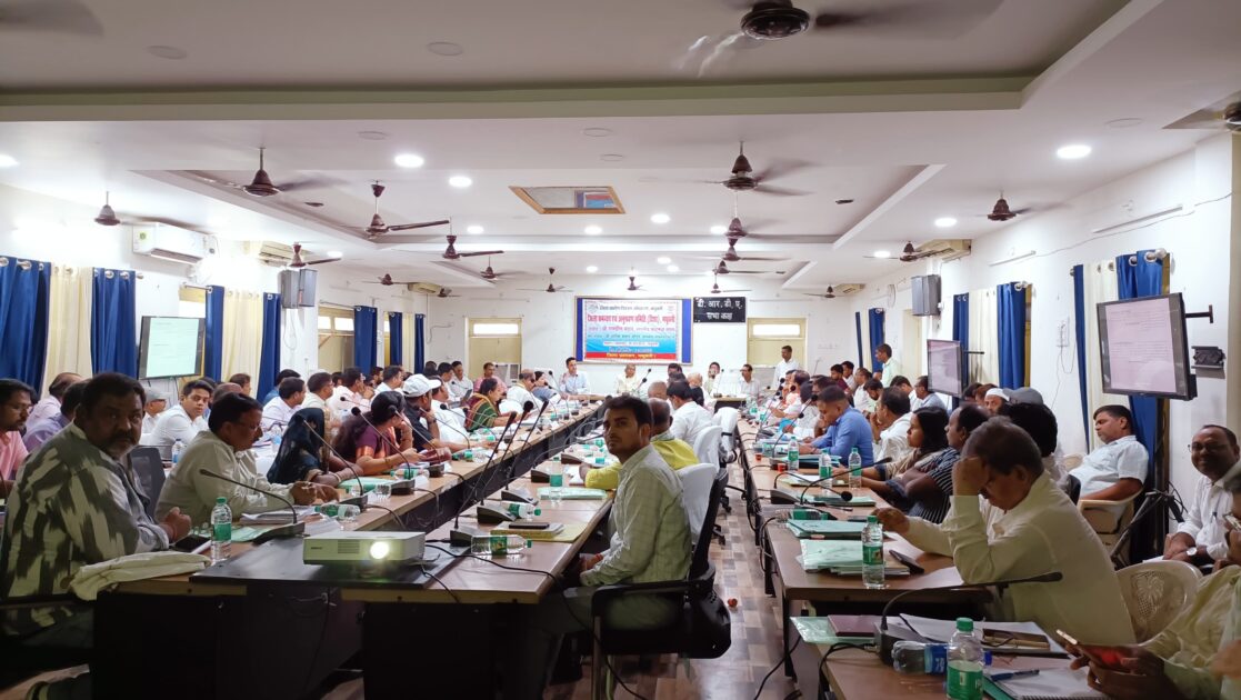 IMG 20250614 WA0016 जिलास्तरीय समन्वय एवं अनुश्रवण समिति (दिशा ) की बैठक