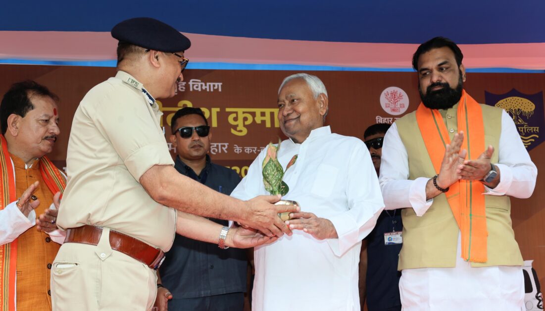 IMG 20250619 WA0028 मुख्यमंत्री ने पुलिस के उपयोग  520 चार पहिया एवं 98 दो पहिया वाहनों का  लोकार्पण, हरी झंडी दिखाकर रवाना 