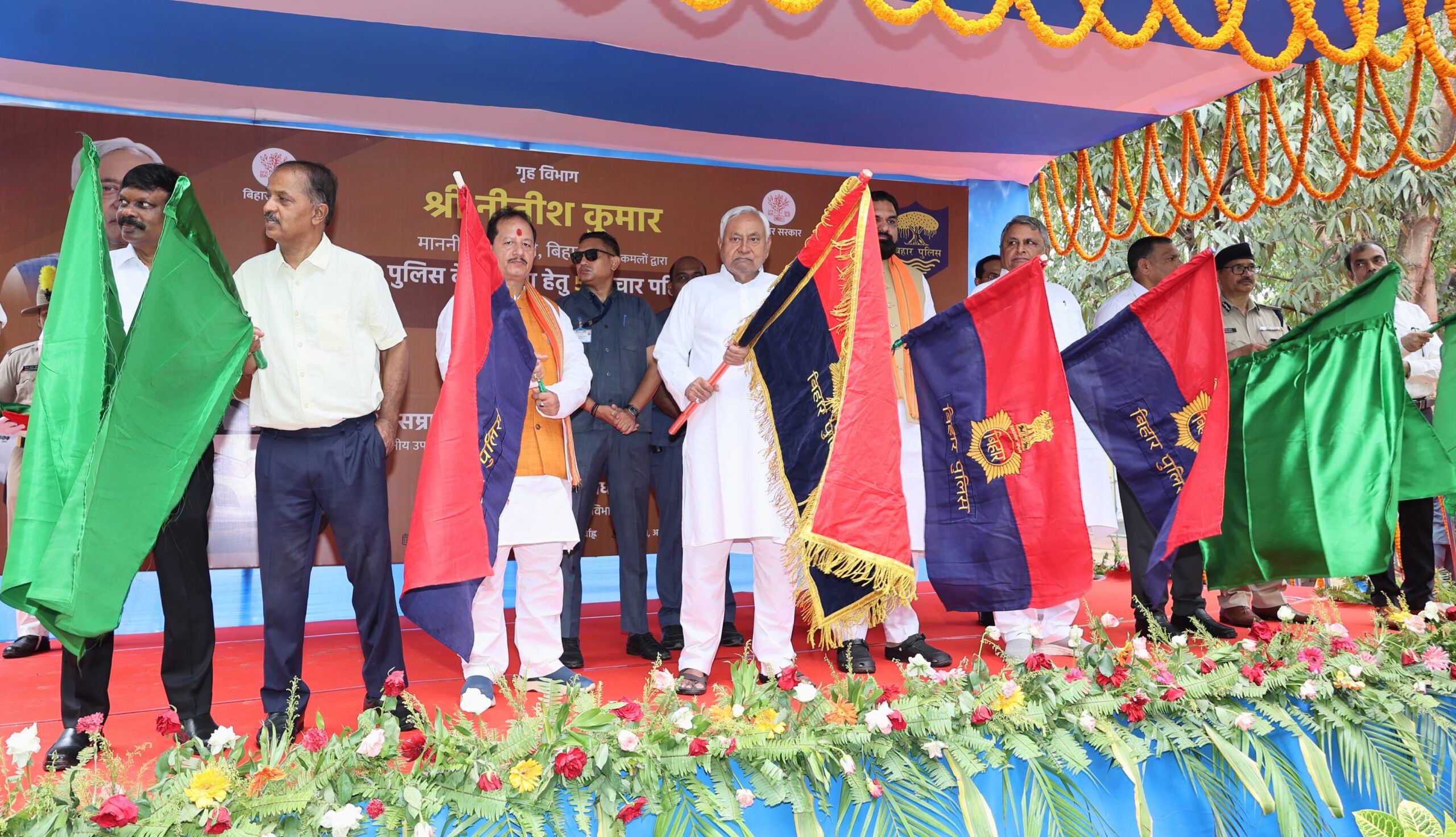 IMG 20250619 WA0030 scaled मुख्यमंत्री ने पुलिस के उपयोग  520 चार पहिया एवं 98 दो पहिया वाहनों का  लोकार्पण, हरी झंडी दिखाकर रवाना 