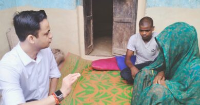IMG 20250721 WA0000 हत्याकांड में मृतक पीड़िता के परिजनों से मिले डीएम आनंद शर्मा दोषियों को स्पीडी ट्रायल के तहत अतिशीघ्र सजा दिलाने की बात कही