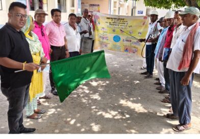 प्रभारी चिकित्सा पदाधिकारी डॉ कुमार अमन एवं स्वास्थ्य प्रबंधक जयनंदन कुमार ने संयुक्त रूप से छिड़काव दलों को  हरि झंडी दिखाकर किया रवाना