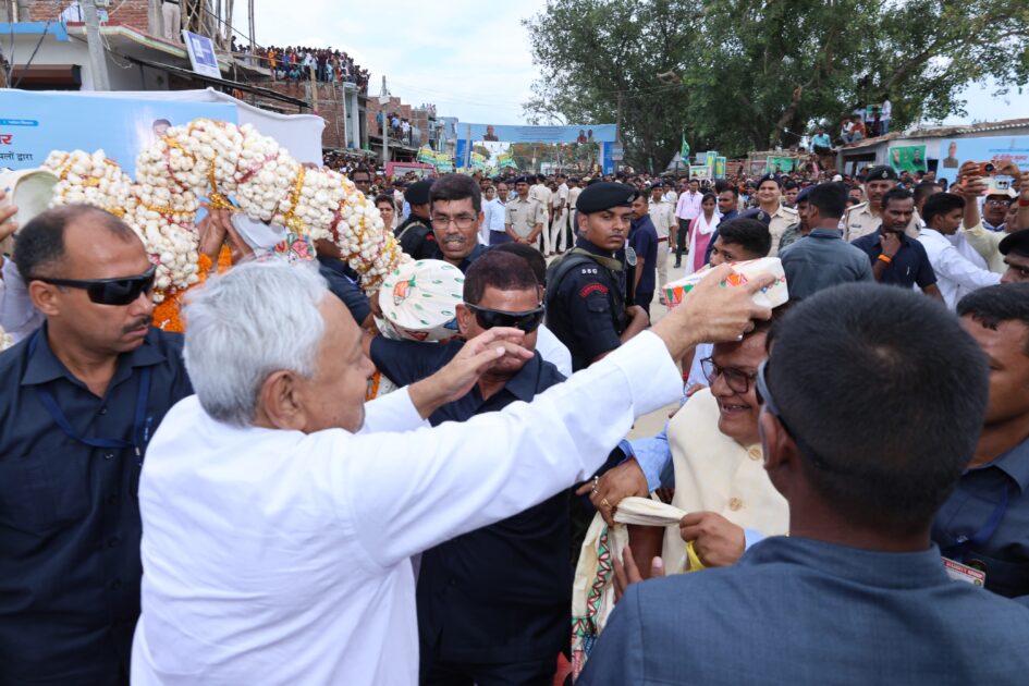 IMG 20250726 WA0097 मुख्यमंत्री ने प्रगति यात्रा में की गई घोषणाओं से संबंधित विकास योजनाओं का शिलान्यास और पूर्व मंत्री स्व० हरि प्रसाद साह की मूर्ति का अनावरण
