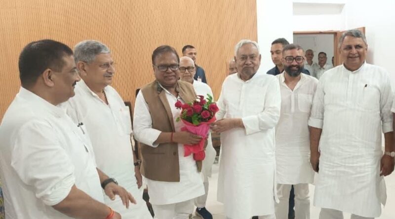 IMG 20250804 WA0004 कांग्रेस के बड़े नेता छह बार विधायक एवं पूर्व मंत्री . डॉ.अशोक कुमार , जदयू में शामिल