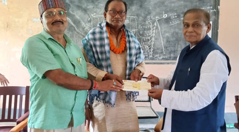 IMG 20250805 WA0019 अवकाशोपरांत चार प्राध्यापकों को एक लाख सेवांत लाभ के साथ दी गई सामूहिक विदाई