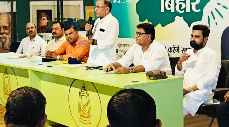 IMG 20250818 WA0038 भूतपूर्व सैनिक डायल 112 के लोग अपनी मांगों को लेकर संबंधित ज्ञापन
