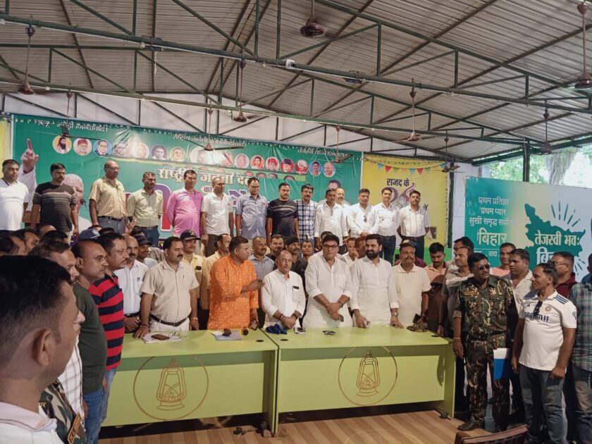 भूतपूर्व सैनिक डायल 112 के लोग अपनी मांगों को लेकर संबंधित ज्ञापन 3 IMG 20250818 WA0039 भूतपूर्व सैनिक डायल 112 के लोग अपनी मांगों को लेकर संबंधित ज्ञापन