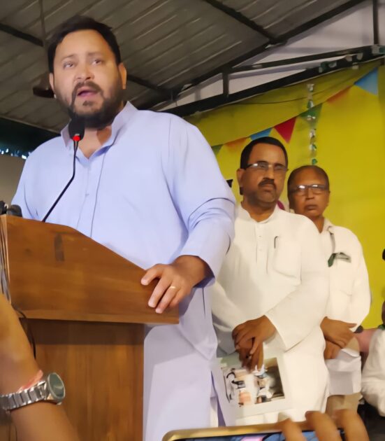 IMG 20250914 WA0004 तेजस्वी प्रसाद यादव ने राजद शिक्षक प्रकोष्ठ की ओर से संपादित पुस्तक " वैचारिकी स्मारिका 2025 " का विमोचन किया