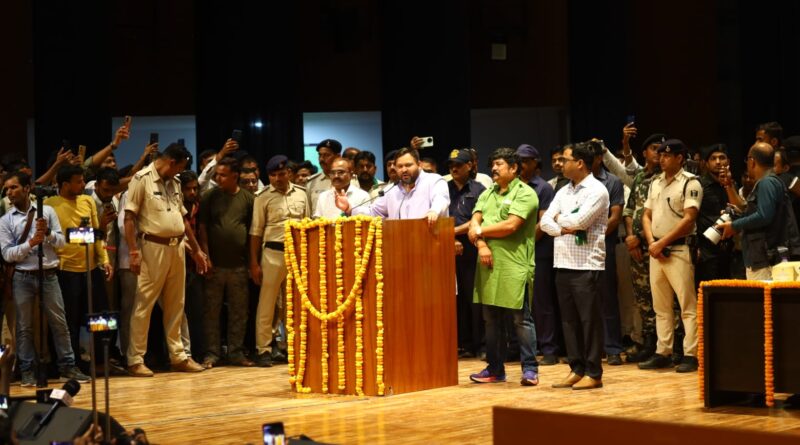IMG 20250915 WA0007 हमारी सरकार 102 एम्बुलेंस कर्मियों का मानदेय बढ़ाने के साथ डॉक्टर्स, टेक्नीशियन और फिजियोथैरेपिस्ट को हर तरह की सुविधा उपलब्ध कराएगी ,जिससे मरीजों का बेहतर इलाज हो : तेजस्वी प्रसाद यादव