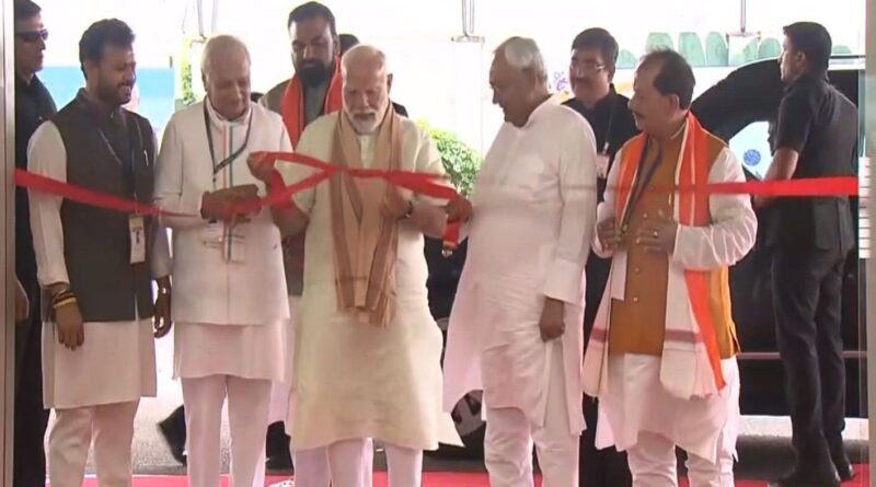 IMG 20250915 WA0022 पूर्णिया में 40 हजार करोड़ रुपये से अधिक की विभिन्न योजनाओं के शिलान्यास, उद्घाटन, शुभारंभ, गृह प्रवेश तथा राष्ट्रीय ग्रामीण आजीविका मिशन (एन०आर०एल०एम०) के लाभों के वितरण : PM और CM