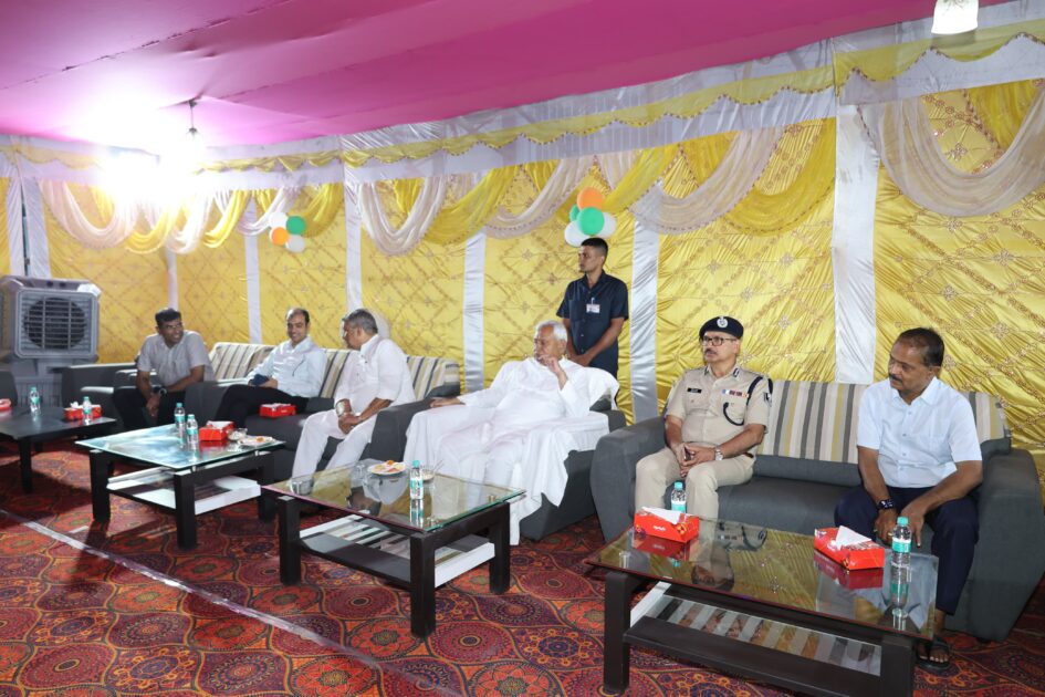 IMG 20250917 WA0044 2 मुख्यमंत्री ने भगवान विश्वकर्मा की पूजा-अर्चना की