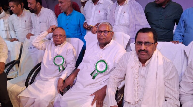 IMG 20250918 WA0007 लोकसभा में नेता विरोधी दल राहुल गांधी द्वारा लगाए गए आरोप काफी गंभीर ।। 2 धानुक समाज मान -सम्मान, हक और अधिकार के लिए तेजस्वी के नेतृत्व में महागठबंधन सरकार बनाने में अपनी महती भूमिका निभाएं : मंगनी लाल मंडल