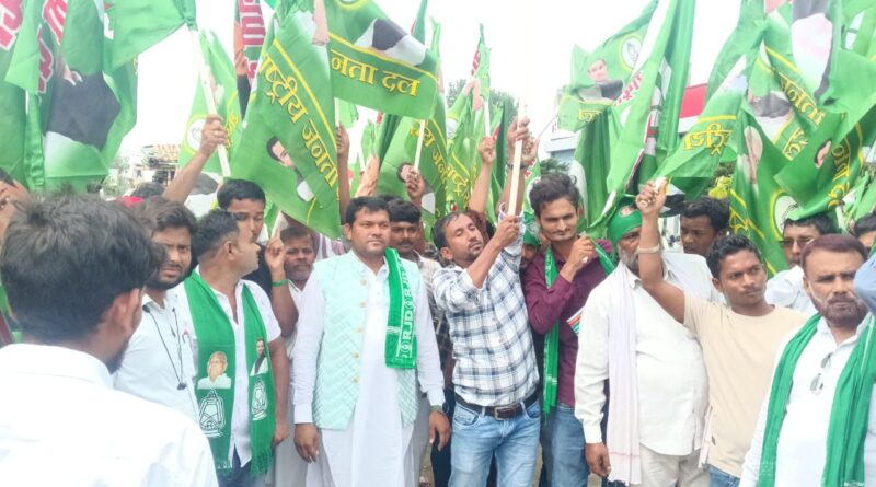 IMG 20250920 WA0035 राजद अल्पसंख्यक प्रकोष्ठ के राष्ट्रीय सचिव आरिफ जिलानी अम्बर राजद के पांच सौ से अधिक कार्यकर्ताओं के साथ बारहवें दिन बिस्फी प्रखंड के