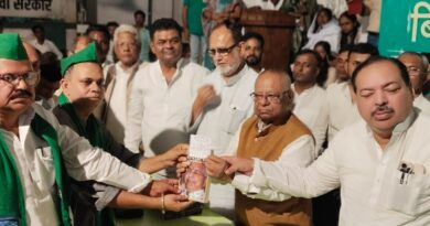 जनता दल यु के अति पिछड़ा समाज के सैकड़ो नेताओं ने दरभंगा जिला के जदयू के अध्यक्ष रहे, गोपाल मंडल, जद यू के प्रदेश महासचिव रहे चांद अंसारी , सबीला खातून, नंदकिशोर राय, सुनील यादव ने अपने सैकड़ो समर्थकों के साथ राजद की सदस्यता ग्रहण की 4 IMG 20251008 WA0005 जनता दल यु के अति पिछड़ा समाज के सैकड़ो नेताओं ने दरभंगा जिला के जदयू के अध्यक्ष रहे, गोपाल मंडल, जद यू के प्रदेश महासचिव रहे चांद अंसारी , सबीला खातून, नंदकिशोर राय, सुनील यादव ने अपने सैकड़ो समर्थकों के साथ राजद की सदस्यता ग्रहण की