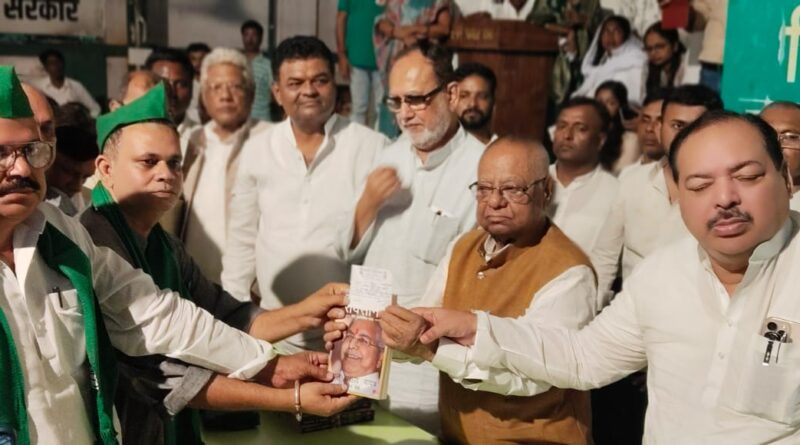 IMG 20251008 WA0005 जनता दल यु के अति पिछड़ा समाज के सैकड़ो नेताओं ने दरभंगा जिला के जदयू के अध्यक्ष रहे, गोपाल मंडल, जद यू के प्रदेश महासचिव रहे चांद अंसारी , सबीला खातून, नंदकिशोर राय, सुनील यादव ने अपने सैकड़ो समर्थकों के साथ राजद की सदस्यता ग्रहण की