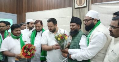 नेता प्रतिपक्ष  तेजस्वी प्रसाद यादव के समक्ष एआईएमआईएम के दर्जनों नेताओं,भाजपा के वरिष्ठ नेता प्रगति मेहता एवं जद यू के मरौढा के पूर्व प्रत्याशी अल्ताफ आलम राजू ने राजद की सदस्यता ग्रहण की