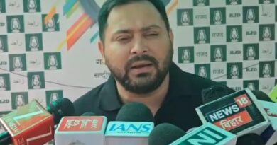 मोदी  और अमित शाह  , बुलेट ट्रेन,   की फैक्ट्री,  गुजरात में लगाएंगे, मोदी के नाम पर सबसे बड़ा स्टेडियम बनवायेंगे,   करायेंगे : तेजस्वी यादव