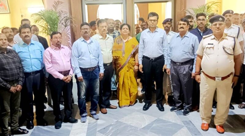 बिहार विधान परिषद् में ‘वंदे मातरम्’ भारत के राष्ट्रीय गीत की 150वीं वर्षगांठ मनाई 1 IMG 20251107 WA0008 बिहार विधान परिषद् में ‘वंदे मातरम्’ भारत के राष्ट्रीय गीत की 150वीं वर्षगांठ मनाई