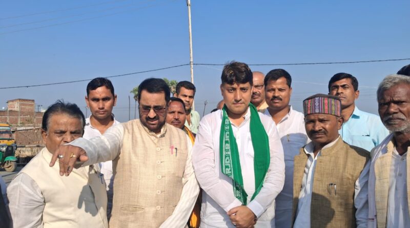 राजद के प्रदेश प्रवक्ता एजाज अहमद ने महागठबंधन उम्मीदवार राहुल शर्मा के साथ ईरकी सहित विभिन्न क्षेत्रों का दौरा किया 1 IMG 20251107 WA0012 राजद के प्रदेश प्रवक्ता एजाज अहमद ने महागठबंधन उम्मीदवार राहुल शर्मा के साथ ईरकी सहित विभिन्न क्षेत्रों का दौरा किया