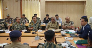 जिला निर्वाचन पदाधिकारी–सह–जिलाधिकारी आनंद शर्मा की अध्यक्षता में  केन्द्रीय अर्धसैनिक बल के कमांडेंट एवं सहायक कमांडेंट के साथ  महत्वपूर्ण समन्वय बैठक ।।  2.द्वितीय प्रशिक्षण में 8 अनुपस्थित कर्मियों के विरुद्ध प्राथमिकी दर्ज करने का निर्देश :D M