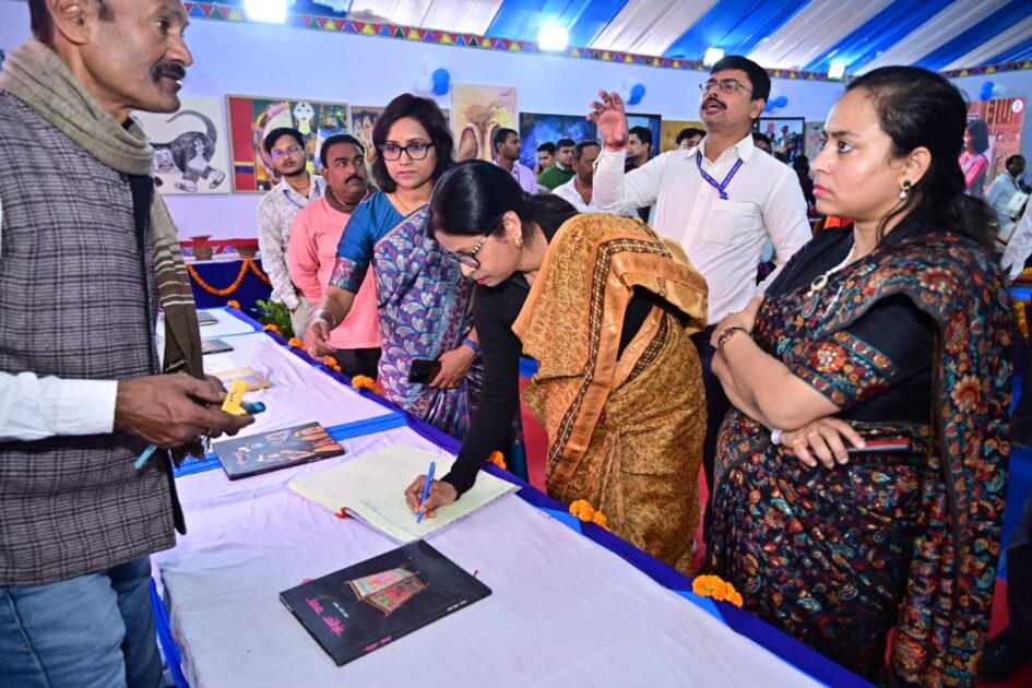 IMG 20251119 WA0010 सोनपुर मेला-2025 के कला-संस्कृति एवं युवा विभाग के स्टॉल का भव्य उद्घाटन
