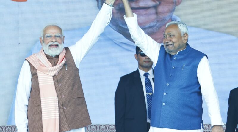 बिहार की नवनिर्वाचित सरकार के शपथ ग्रहण समारोह में श्री नीतीश कुमार ने मुख्यमंत्री पद की शपथ ली