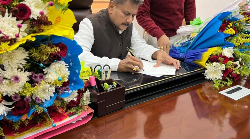 IMG 20251125 WA0006 मंत्री सुनील कुमार ने बिहार के शिक्षा विभाग का कार्यभार संभाला