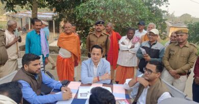 IMG 20251126 WA0010 जिलाधिकारी आनंद शर्मा ने अपने क्षेत्र भ्रमण के क्रम में कई विकास योजनाओं का किया निरीक्षण