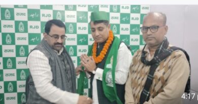 Screenshot 2025 11 26 17 18 26 70 6012fa4d4ddec268fc5c7112cbb265e7 जहानाबाद के नव निर्वाचित विधायक राहुल शर्मा का राजद कार्यालय के प्रवक्ता कक्ष में प्रदेश प्रवक्ता एजाज अहमद ने स्वागत किया