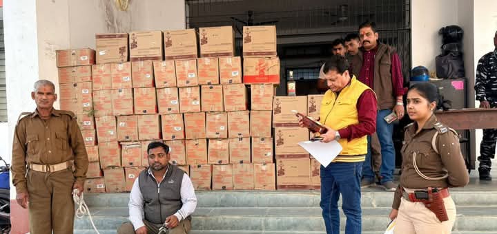 Screenshot 2025 11 28 20 28 04 52 a23b203fd3aafc6dcb84e438dda678b6 25 लाख रुपए के विदेशी शराब के साथ कारोबारी गिरफ्तार