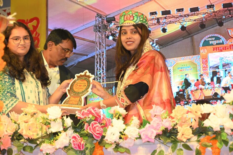 53 वां जिला स्थापना दिवस सह मधुबनी महोत्सव के संध्याकालीन सांस्कृतिक कार्यक्रम का शुभारंभ 2 IMG 20251202 WA0010 53 वां जिला स्थापना दिवस सह मधुबनी महोत्सव के संध्याकालीन सांस्कृतिक कार्यक्रम का शुभारंभ