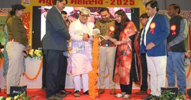 IMG 20251202 WA0014 53 वां जिला स्थापना दिवस सह मधुबनी महोत्सव के संध्याकालीन सांस्कृतिक कार्यक्रम का शुभारंभ