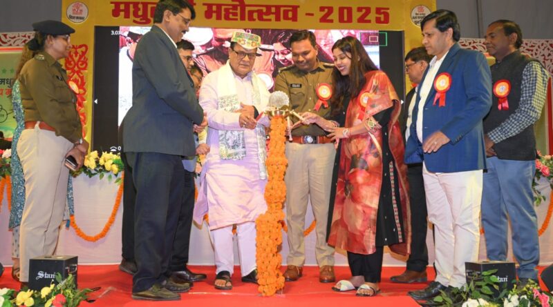 53 वां जिला स्थापना दिवस सह मधुबनी महोत्सव के संध्याकालीन सांस्कृतिक कार्यक्रम का शुभारंभ 1 IMG 20251202 WA0014 53 वां जिला स्थापना दिवस सह मधुबनी महोत्सव के संध्याकालीन सांस्कृतिक कार्यक्रम का शुभारंभ