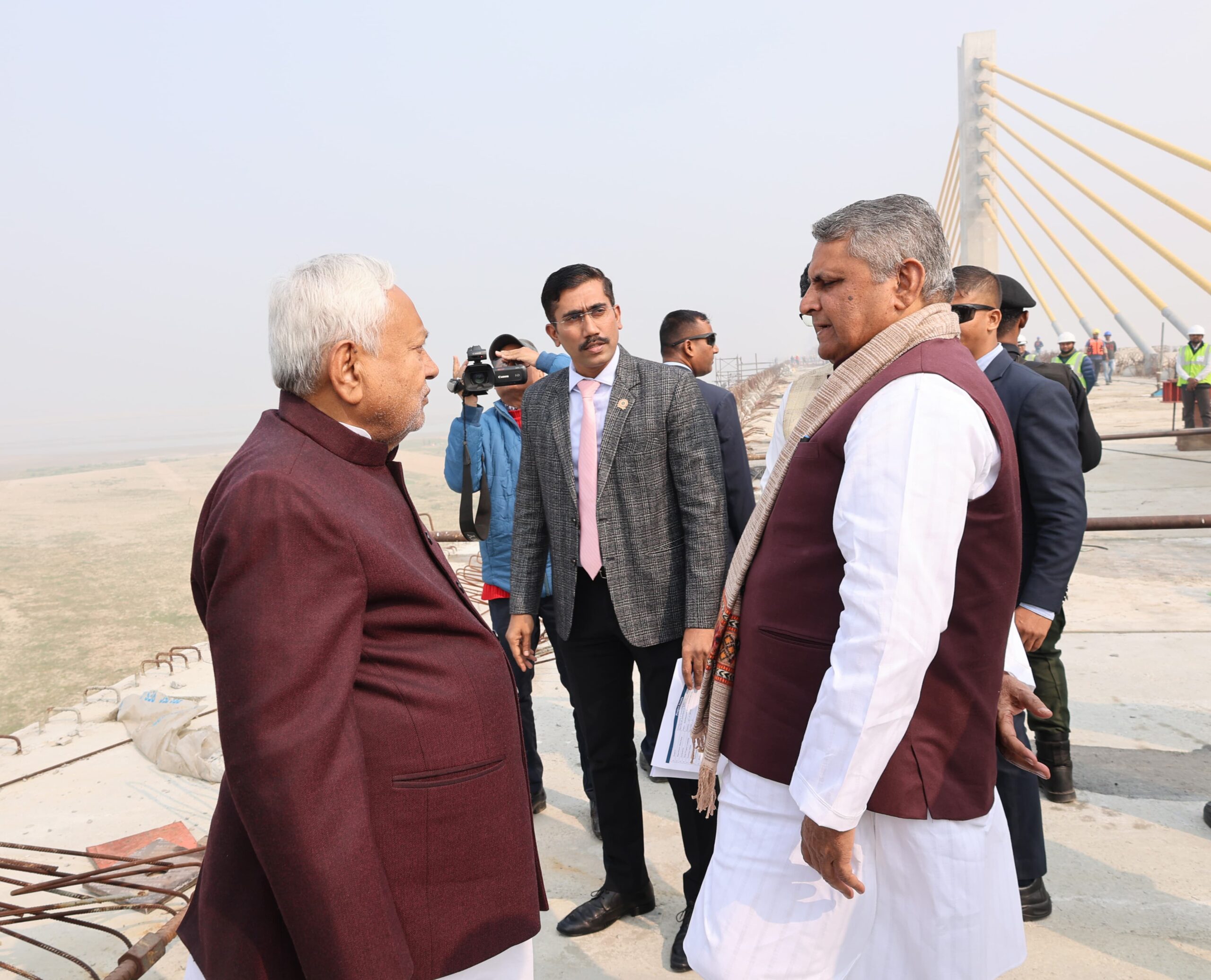 मुख्यमंत्री ने कच्ची दरगाह-बिदुपुर 6 लेन गंगा पुल परियोजना के द्वितीय चरण के हाजीपुर-महनार पथ से चकसिकंदर तक के निर्माण कार्य का लिया जायजा, तेजी से पूर्ण करने का निर्देश 1 IMG 20251209 WA0013 scaled मुख्यमंत्री ने कच्ची दरगाह-बिदुपुर 6 लेन गंगा पुल परियोजना के द्वितीय चरण के हाजीपुर-महनार पथ से चकसिकंदर तक के निर्माण कार्य का लिया जायजा, तेजी से पूर्ण करने का निर्देश