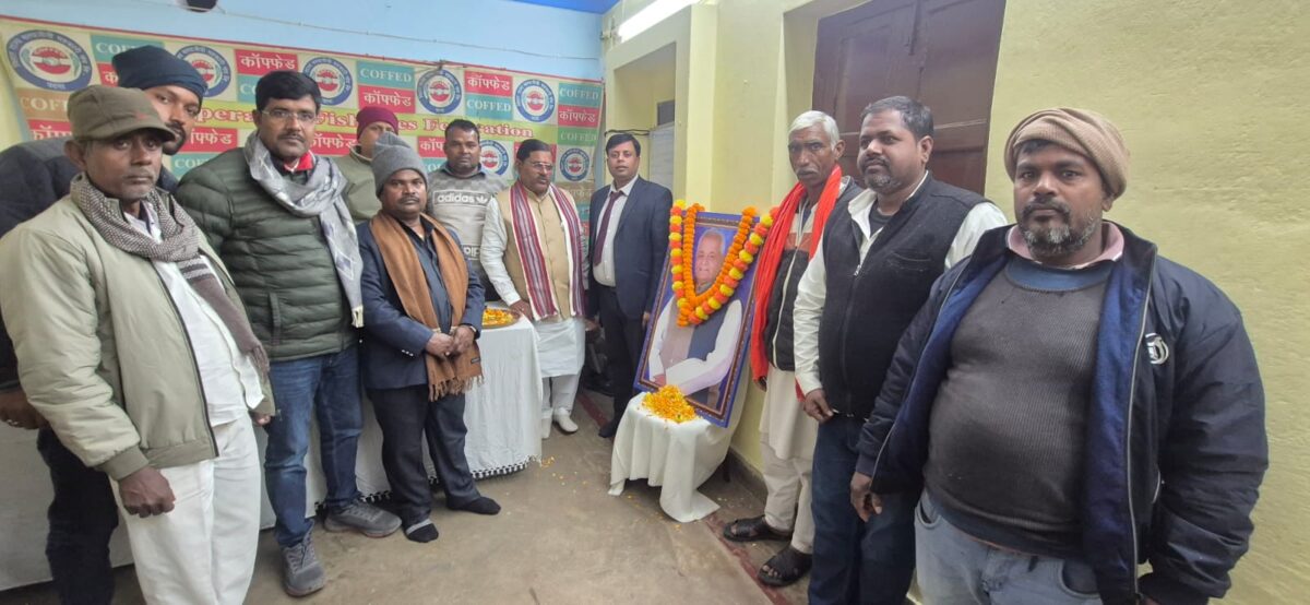 IMG 20251224 WA0012 7वीं पुण्यतिथि पर याद किए गए कैप्टन जय नारायण प्रसाद व तैलचित्र पर पुष्पांजलि अर्पित किया : हरि सहनी