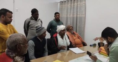 IMG 20251226 WA0047 फुटपाथ दुकानदारों के मांगों से संबंधित एक ज्ञापन पत्र उपनगर आयुक्त को सोपा