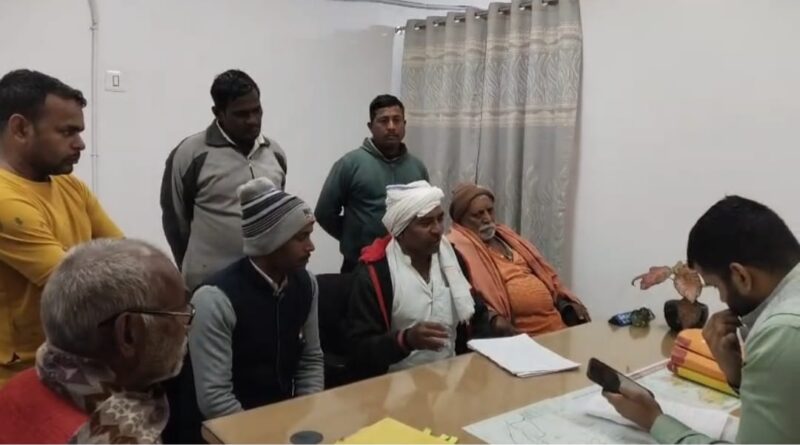 फुटपाथ दुकानदारों के मांगों से संबंधित एक ज्ञापन पत्र उपनगर आयुक्त को सोपा 1 IMG 20251226 WA0047 फुटपाथ दुकानदारों के मांगों से संबंधित एक ज्ञापन पत्र उपनगर आयुक्त को सोपा