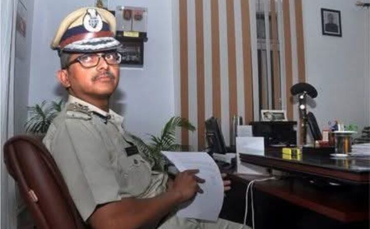 Screenshot 2025 12 11 08 34 06 80 a23b203fd3aafc6dcb84e438dda678b6 पूर्व IPS अमिताभ ठाकुर को कहां ले गई यूपी पुलिस