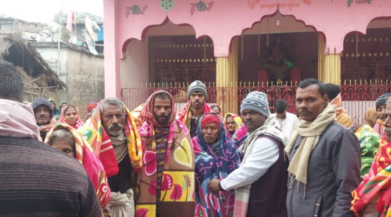 IMG 20260104 WA0008 जिप सदस्य चंद्रभूषण साह ने जरूरतमंदों के बीच किया कंबल वितरण