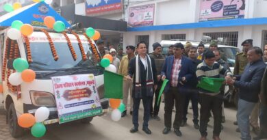 IMG 20260106 WA0012 सड़क सुरक्षा जागरूकता रथ को DM ने हरी झंडी दिखाकर किया रवाना ।। 2.समाहरणालय के विभिन्न शाखाओं के प्रधान लिपिकों , सहायकों आदि की समीक्षा बैठक 