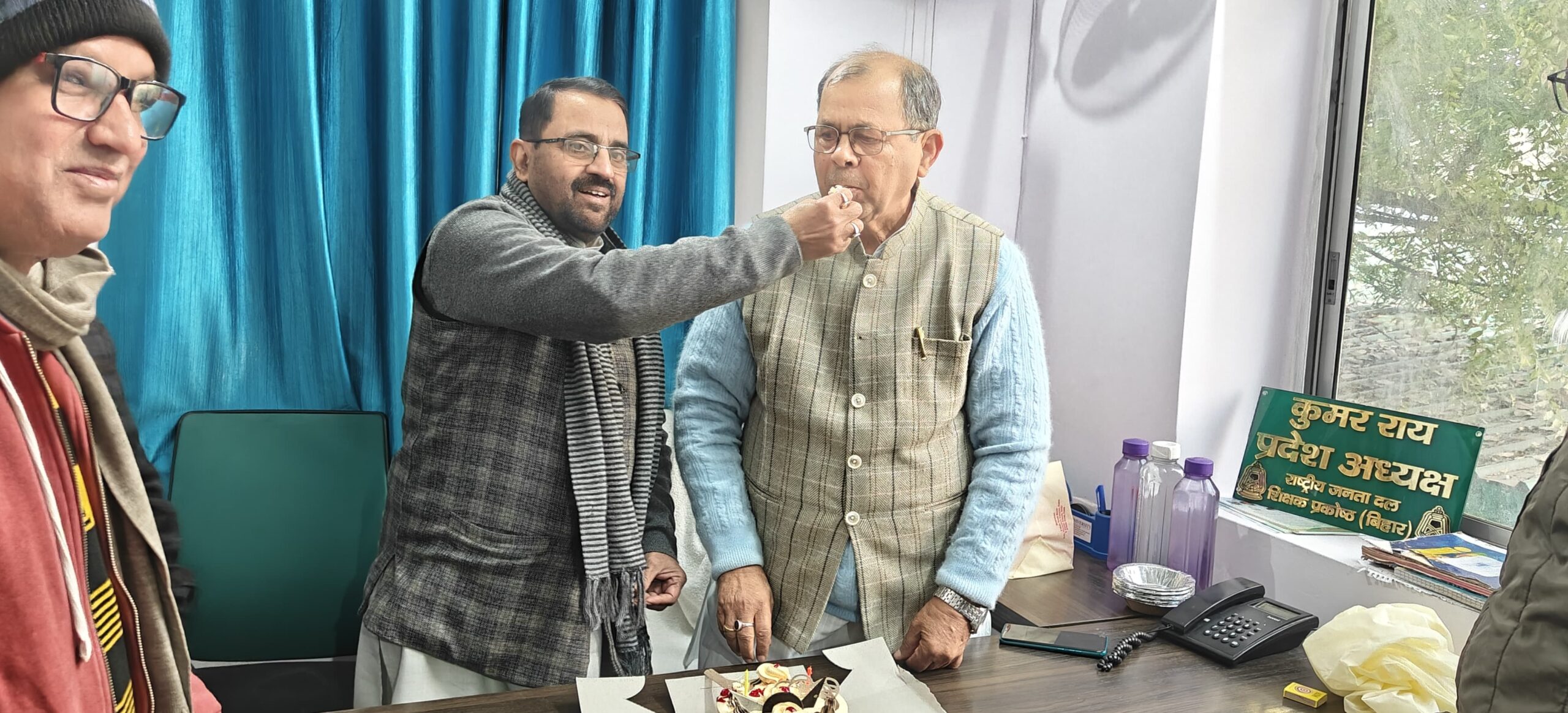 IMG 20260110 WA0021 scaled शिक्षक प्रकोष्ठ के प्रदेश अध्यक्ष श्री कुमर राय का केक काटकर 68 वां जन्मदिन मनाया
