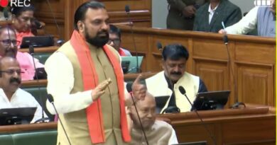 मुख्यमंत्री ने सदन क बिहार विधानसभा में गुरूवार को सदन की कार्यवाही शुरू होने से पहले ही मुख्यमंत्री नीतीश कुमार सदन में पहुंचे